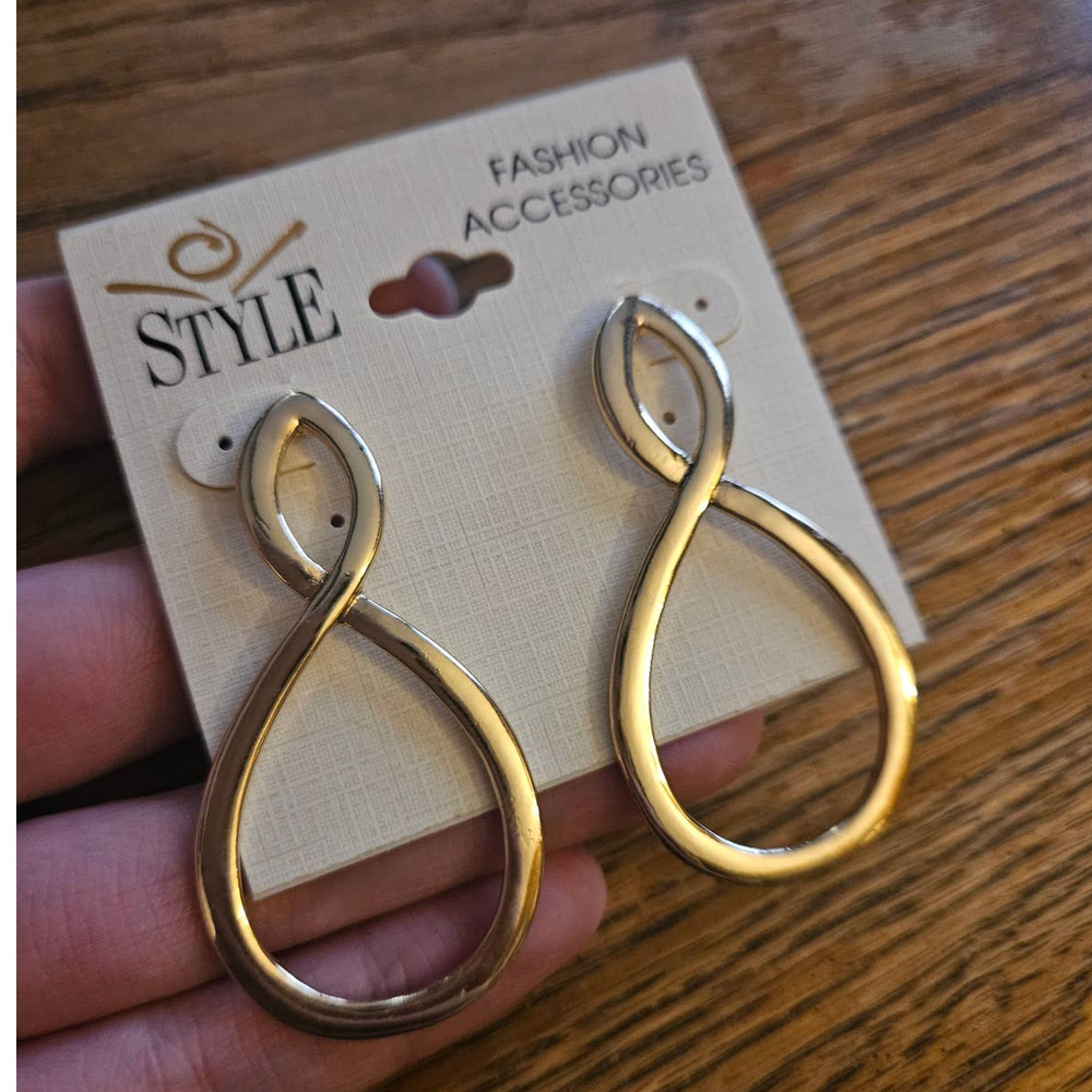 Style Fashion Accessories Contemporary Geometric Gold-Tone Swirl Earrings